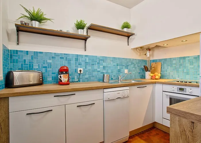 2 Pieces Avec Balcon, Vue Et Parking - Fr-1-788-68 *